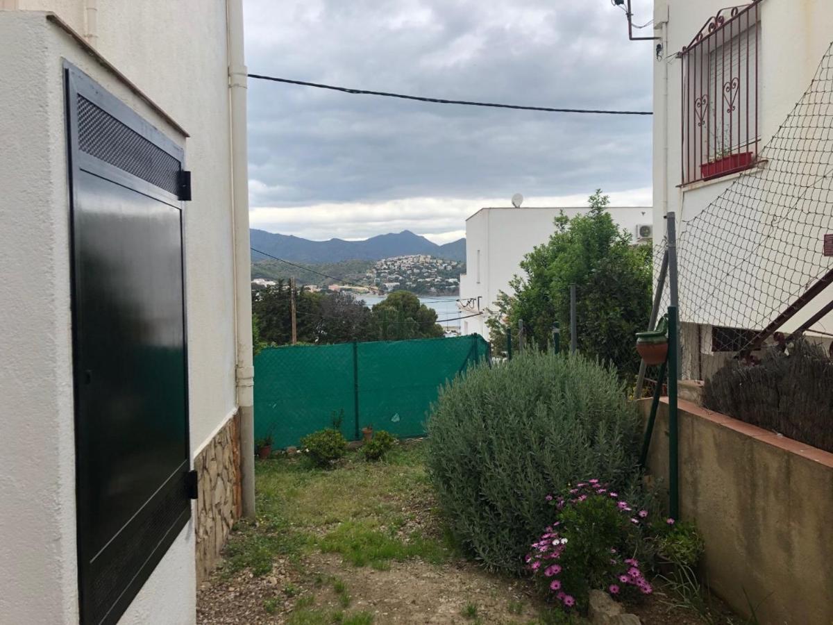 Planta baixa amb jardí i vistes al mar Llança Exterior foto